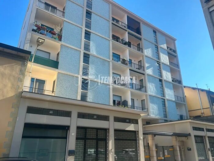 Appartamento trilocale in vendita in Via Palestro, Verbania