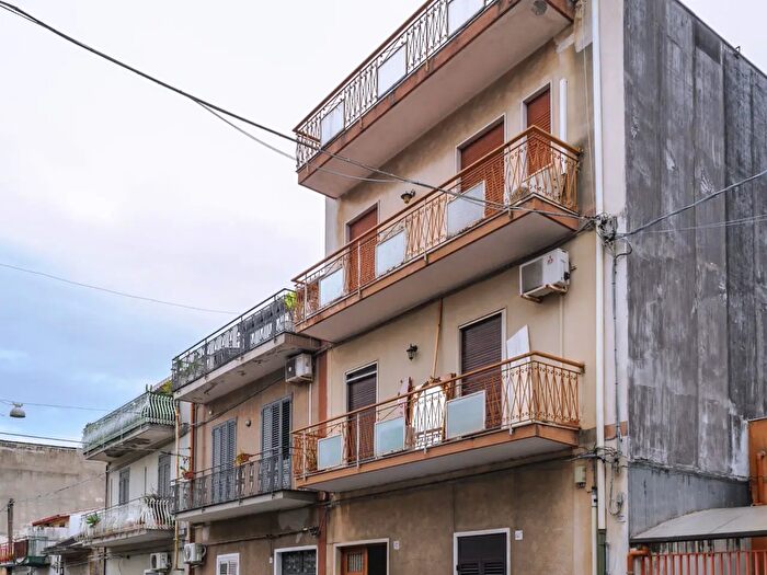 Appartamento quadrilocale in vendita in Via Pedara, Catania