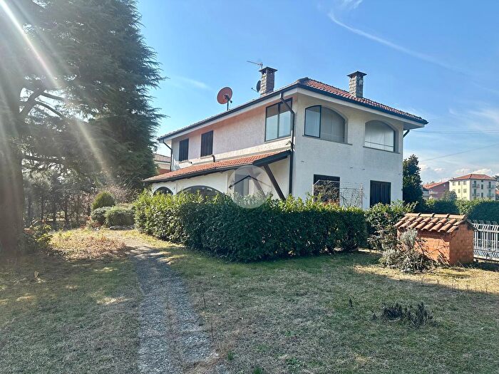 Casa con 10 locali in vendita in Via Primo Maggio, Rivoli