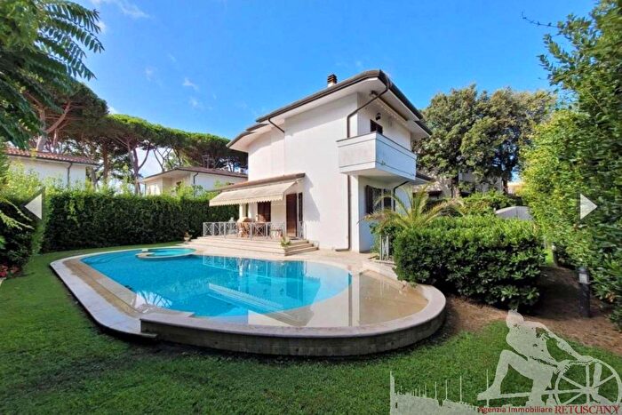 Casa con 5 locali in vendita in Pietrasanta