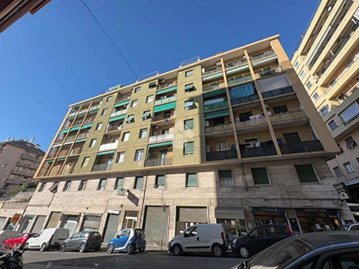 Appartamento con 7 locali in vendita in Via Aldo Manuzio, Genova