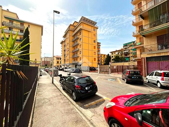 Appartamento trilocale in affitto in Via Giacomo Carissimi, Firenze