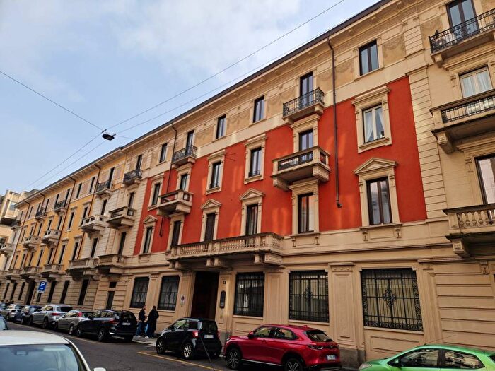Appartamento trilocale in affitto in Via Spartaco, Montenero, Milano