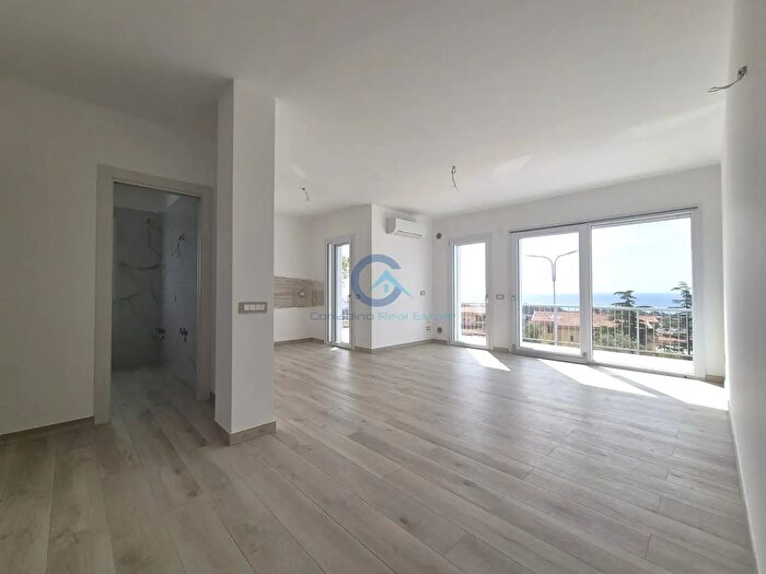 Appartamento trilocale in affitto in Via Antonio Izzi De Falenta, Catanzaro