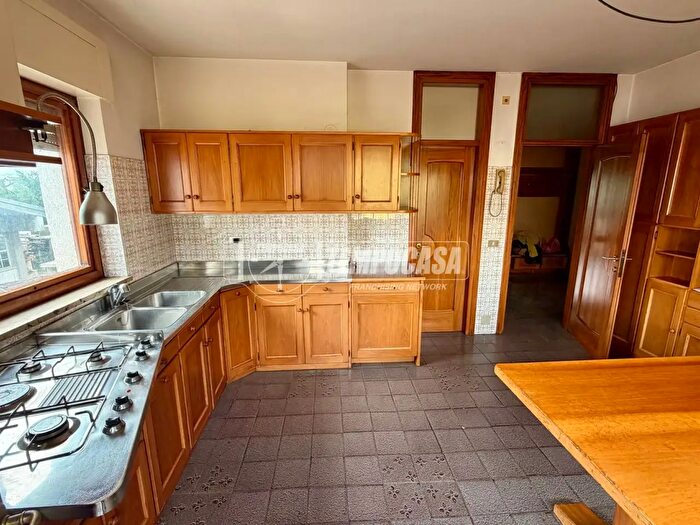 Appartamento con 6 locali in vendita in Via Dolomiti, Sedico