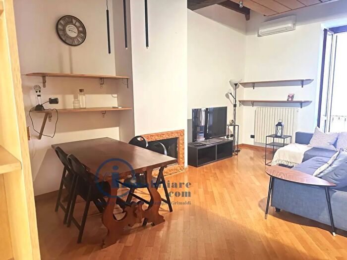 Appartamento bilocale in affitto in Via dei Fabbri, Milano