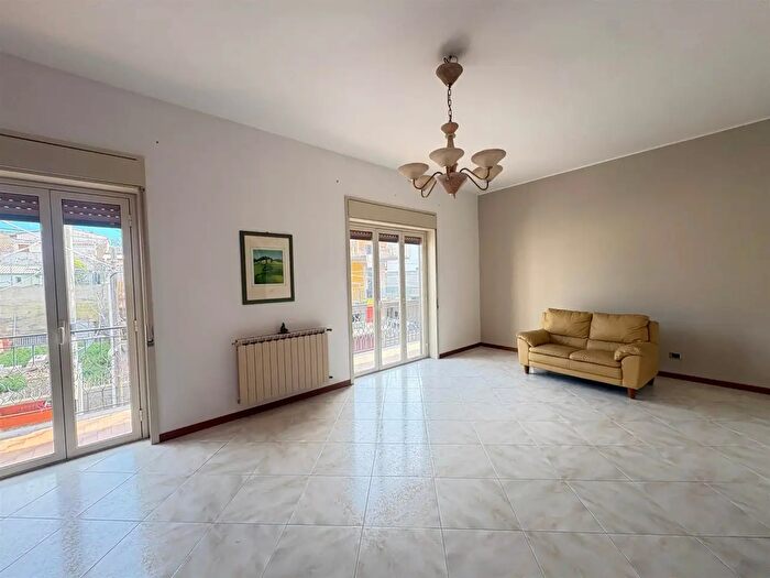 Appartamento con 5 locali in affitto in Catania