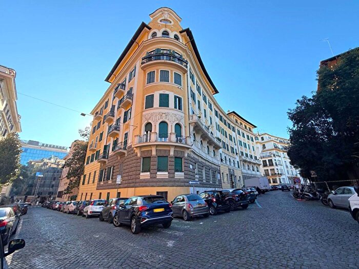 Appartamento con 5 locali in vendita in Via Savoia, Roma