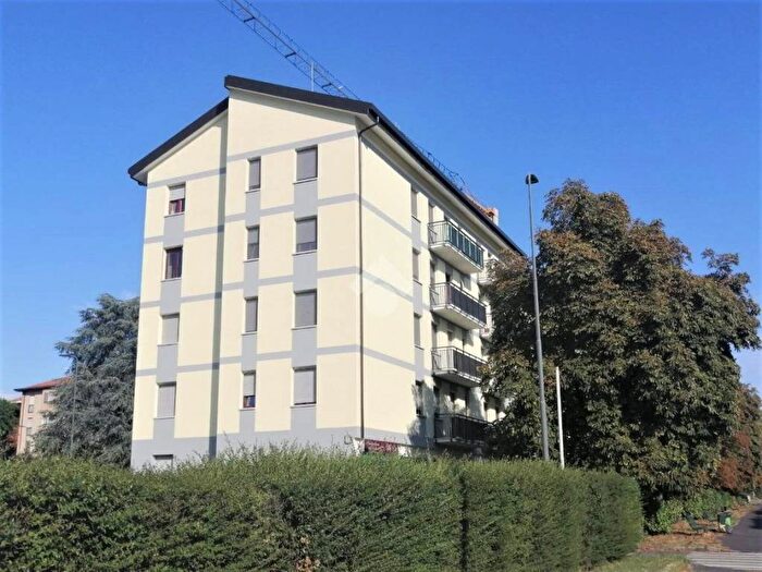 Appartamento trilocale in affitto in Via Quarenghi Giacomo, Gallaratese, Milano