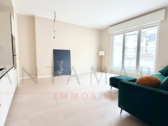 Casa trilocale in affitto in Via Lesmi, Corso Genova, Milano