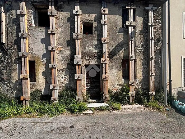 Casa con 7 locali in vendita in Via Cal Vecchia, San Vendemiano