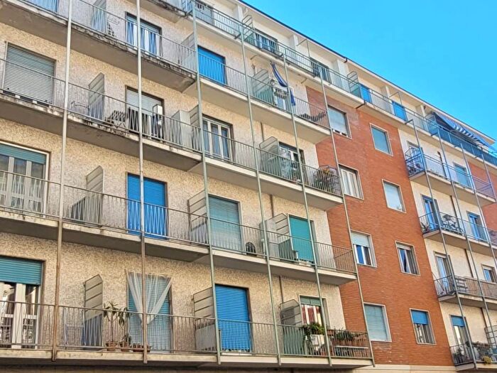 Appartamento trilocale in affitto in Via Oropa, Vanchiglietta, Torino