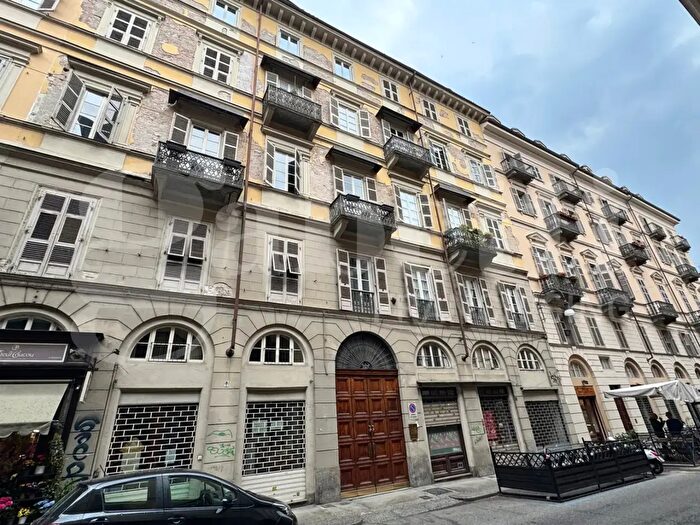 Appartamento trilocale in affitto in Via San Massimo, Torino