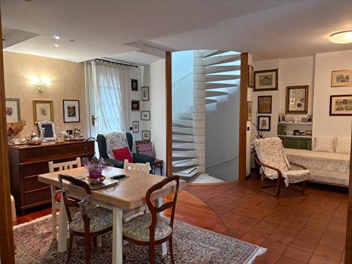 Casa trilocale in affitto in Via Giuseppe Di Vittorio, Rivoltella, Desenzano del Garda