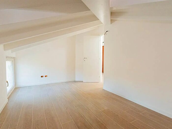 Appartamento bilocale in vendita in Via Nazionale, Colico