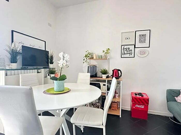 Appartamento bilocale in vendita in Via Alfonso Capecelatro, Milano