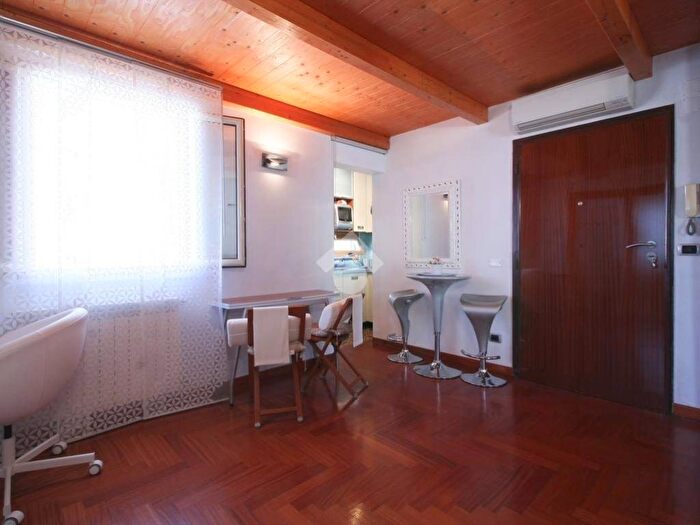 Appartamento bilocale in affitto in Vicolo di Porta furba, Arco di Travertino, Roma