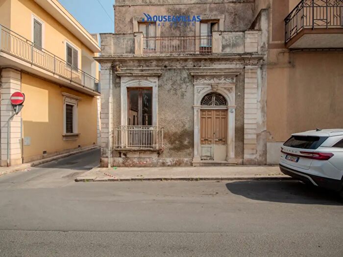 Casa quadrilocale in vendita in Via Galileo Galilei, Avola