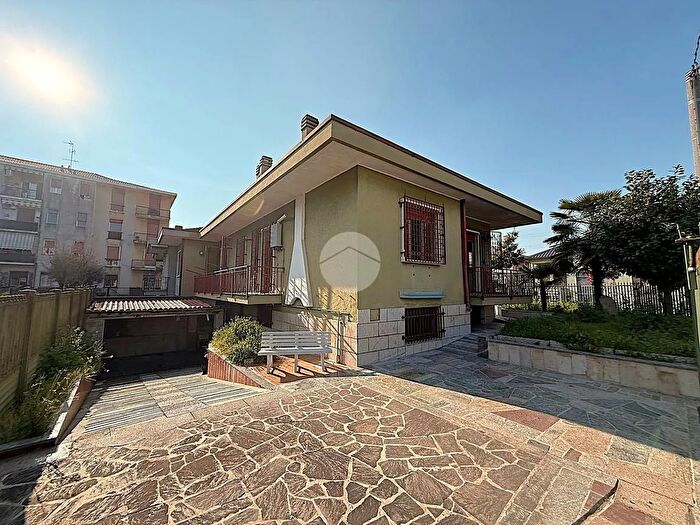 Case in Vendita e in Affitto - 3