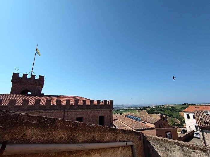 Casa con 8 locali in vendita in Via Garibaldi, Mondolfo