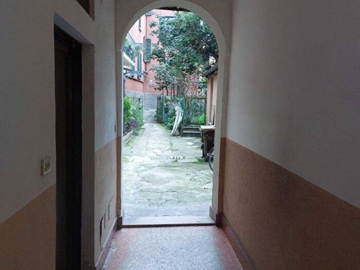 Appartamento monolocale in affitto in Via Castiglione, Santo Stefano, Bologna