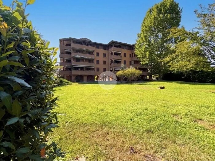 Appartamento trilocale in affitto in Appartamento Via Carducci, Cologno Monzese