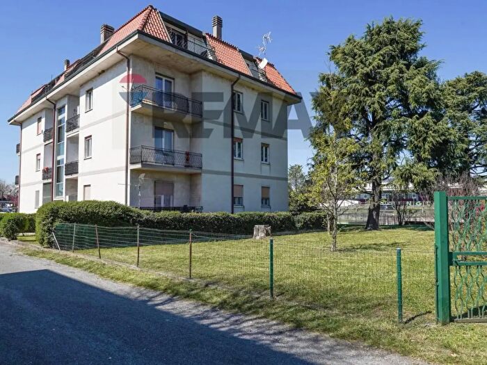 Appartamento trilocale in vendita in Via Primo Maggio, Brembate