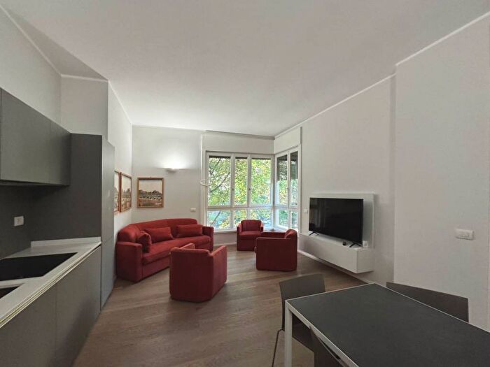 Appartamento trilocale in affitto in Via Santa Valeria, SantAmbrogio, Milano