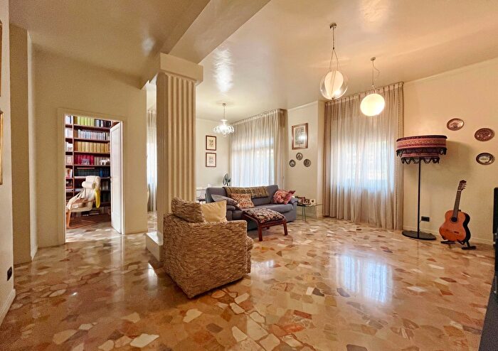 Appartamento con 5 locali in vendita in Viale Venezia, Brescia