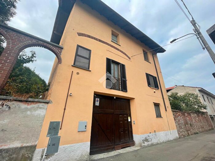 Casa con 8 locali in vendita in Via Magenta, Ghemme
