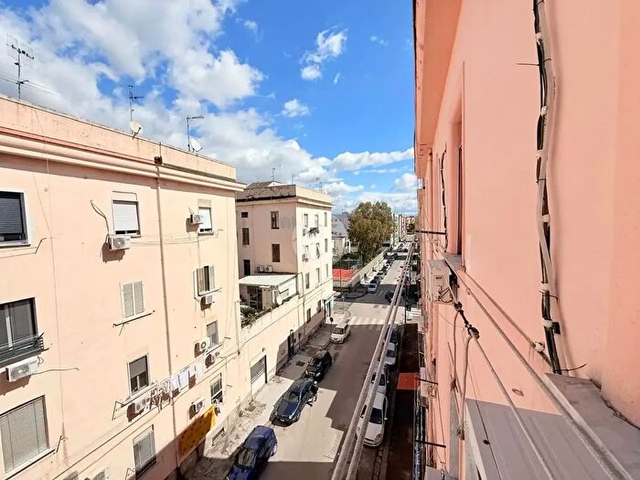 Appartamento trilocale in vendita in Via Emanuele Gianturco, Napoli