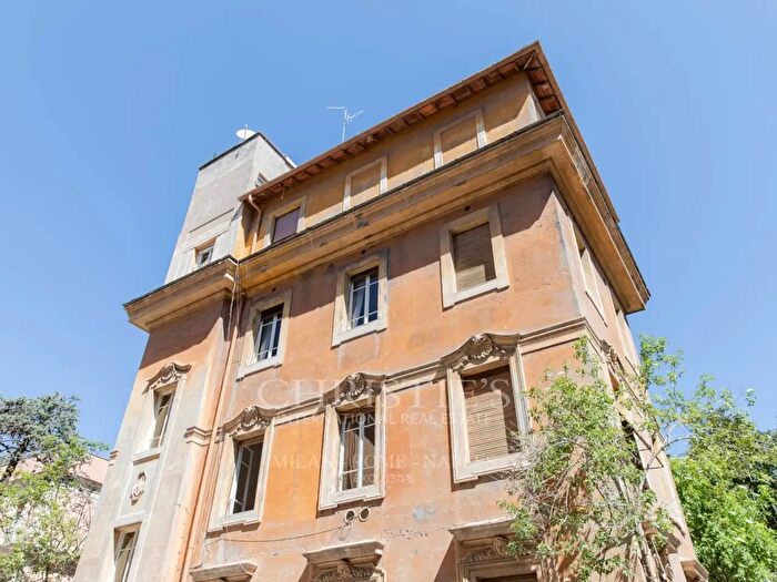 Appartamento trilocale in vendita in Via Levico, Roma