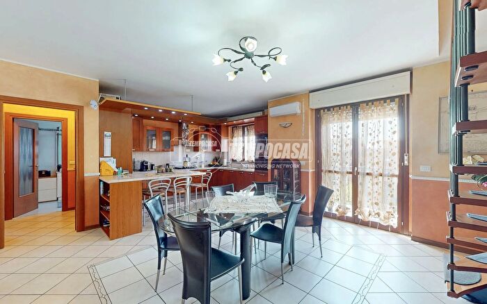 Appartamento con 6 locali in vendita in Via Umberto Saba, La Loggia