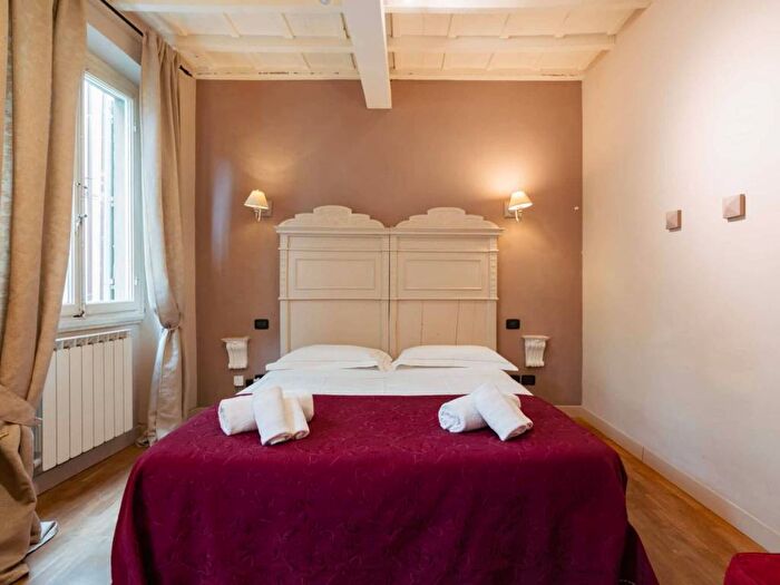 Appartamento trilocale in affitto in Via delle Pinzochere, Santa Croce, Firenze