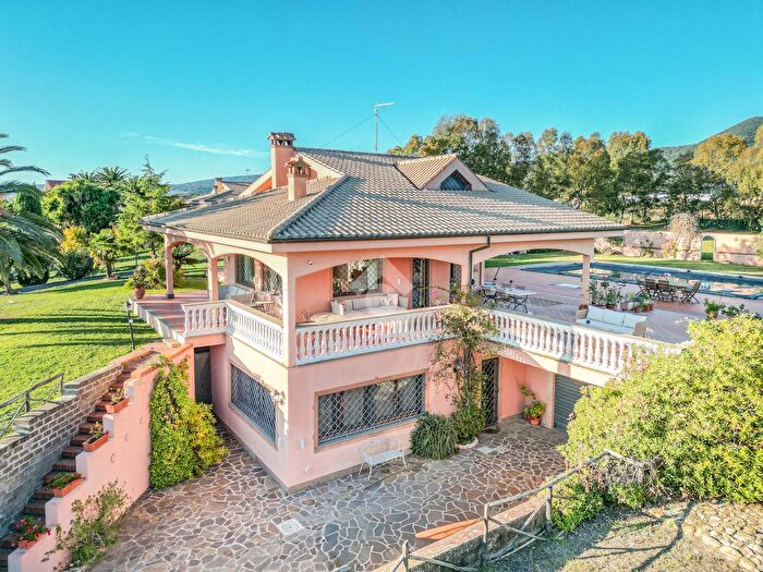 Casa con 9 locali in vendita in Via Fosso del Norcino, Cerveteri