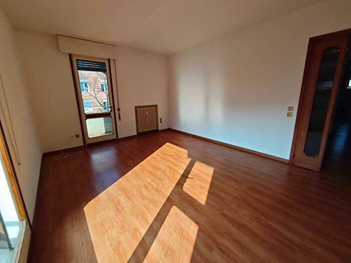 Appartamento quadrilocale in affitto in Via Siracusa, Sacra Famiglia Basso Isonzo, Padova