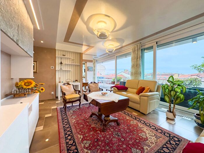 Appartamento quadrilocale in vendita in Piazza Monsignor Boeri, Imperia