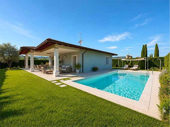 Casa con 5 locali in affitto in Via Pieve Vecchia, Pieve Vecchia Villaggio Sanghen, Manerba del Garda