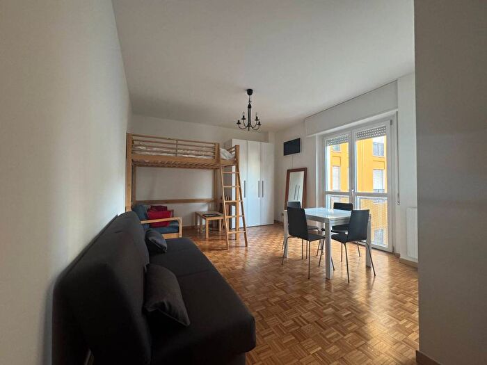 Appartamento monolocale in affitto in Via Andrea Maffei, Montenero, Milano