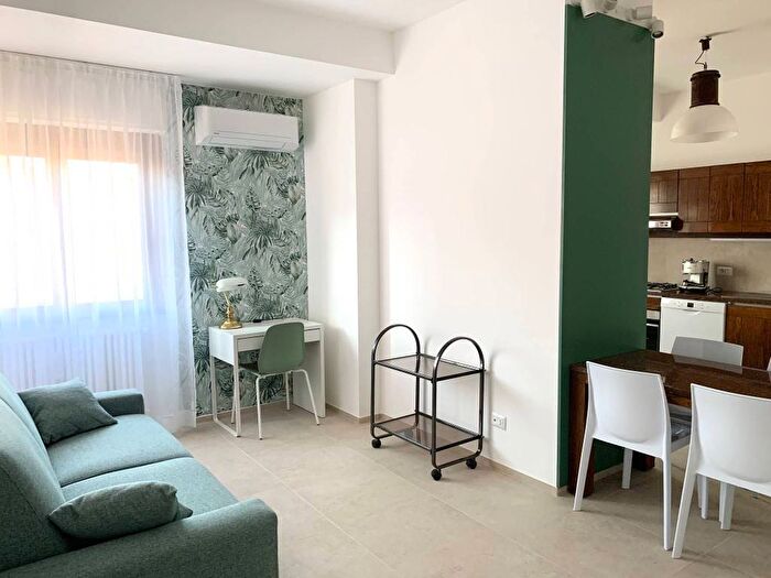 Appartamento bilocale in affitto in Via Stendhal, Solari, Milano