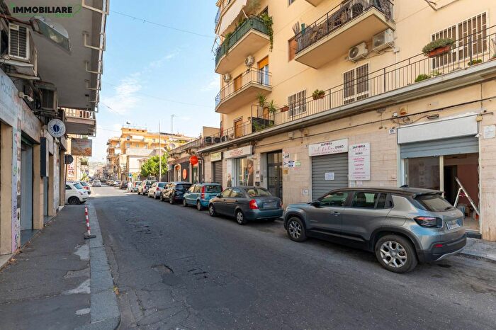 Appartamento trilocale in vendita in Via del Bosco, Catania