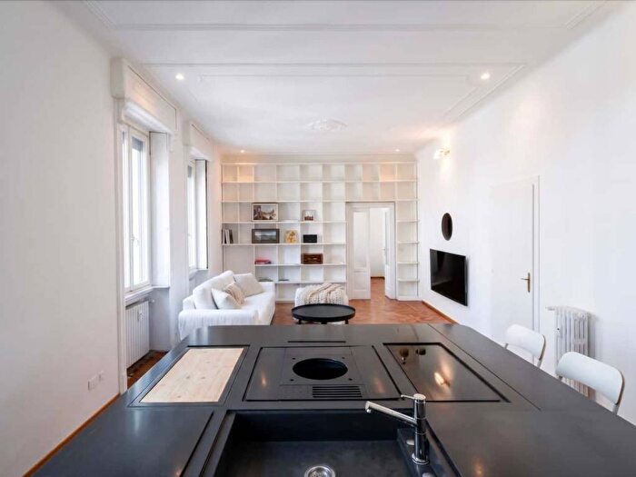 Appartamento trilocale in affitto in Via Gaetano Donizetti, Guastalla, Milano