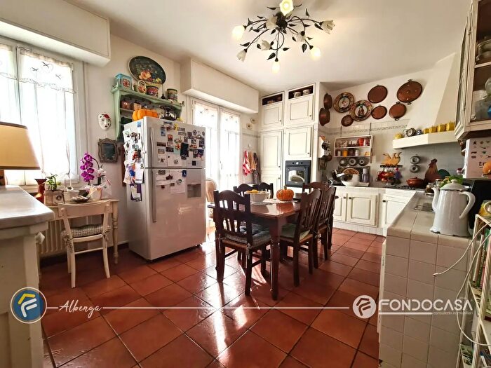 Appartamento con 5 locali in vendita in Regione Poca, Albenga