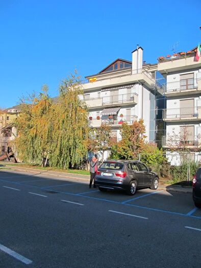 Appartamento con 10 locali in vendita in Sondrio