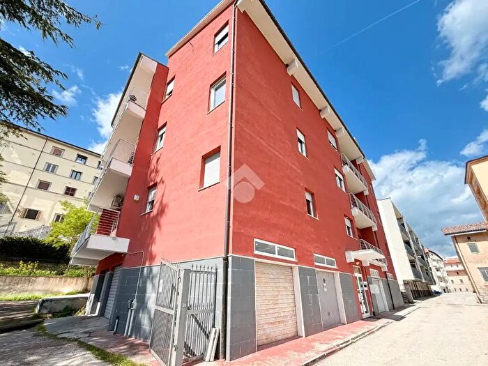 Appartamento quadrilocale in vendita in Via Carlo Chiarizia, LAquila
