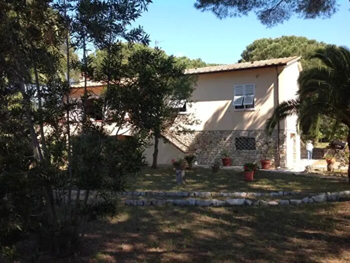 Casa con 6 locali in vendita in Capoliveri