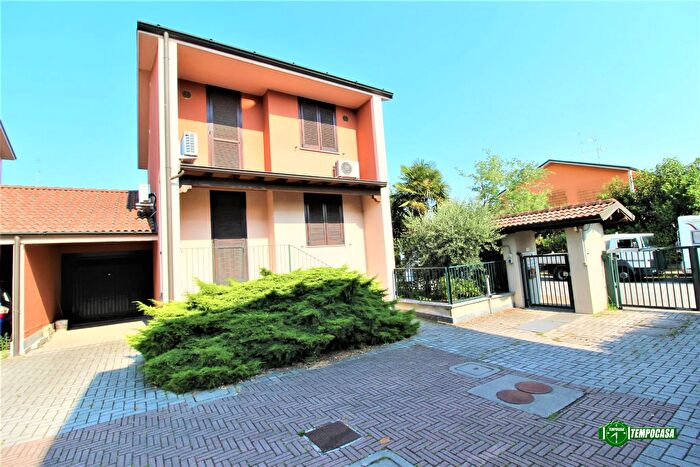 Casa quadrilocale in vendita in Via Fratelli Cervi, Tribiano