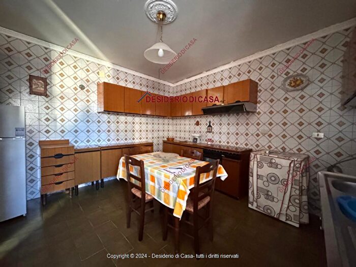 Appartamento trilocale in vendita in Via Roma Castelbuono Pa Italia, Castelbuono