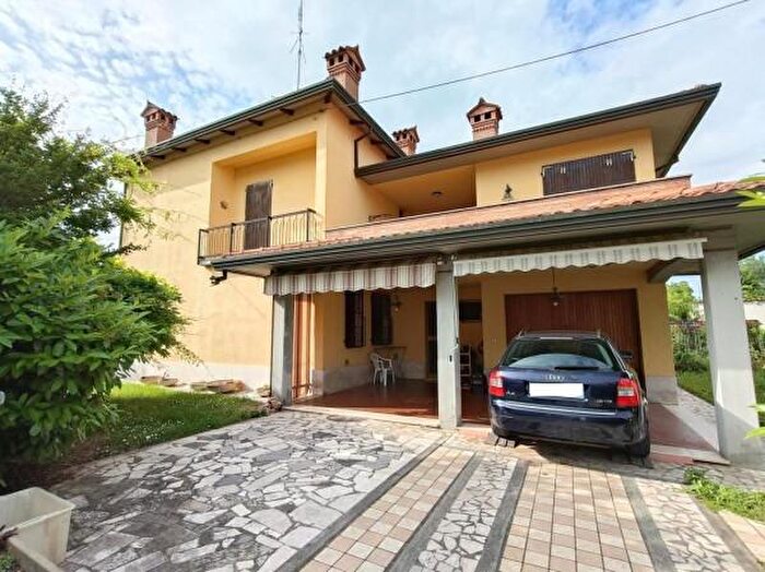 Casa con 6 locali in vendita in Via Quarto dei Mille, Lugo