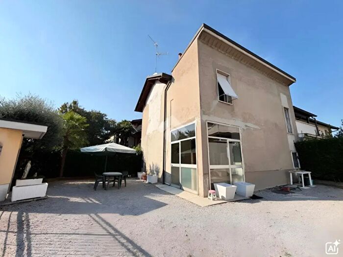 Casa quadrilocale in vendita in Via C Porta, Seregno